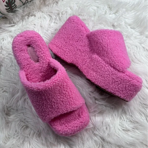 Cuccoo • Barbie Pink Open Toe Fluffy Platform Mule Slides - Picture 4 of 12